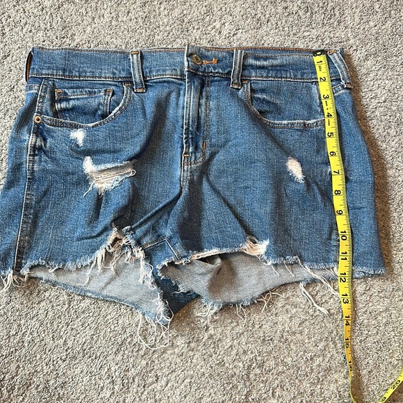 Women’s blue distressed jean shorts - Picture 5 of 6